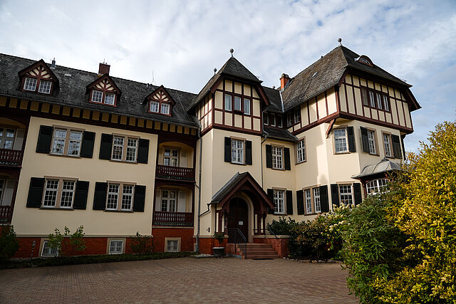 Das Agnes-Geering-Haus von Außen.